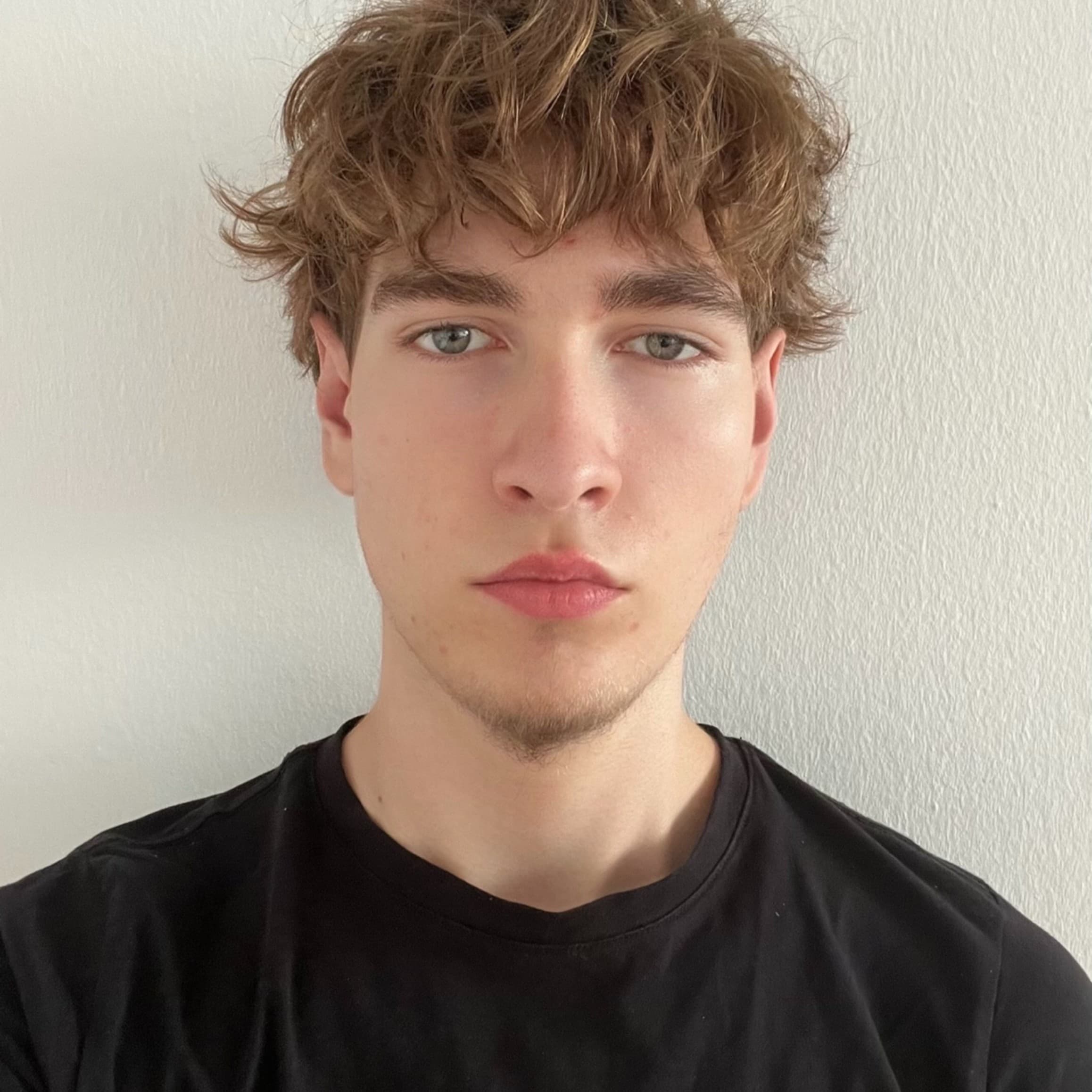 Luca Knaak – Webdesigner und Gründer von KDS Projects für Handwerker und Praxen in München